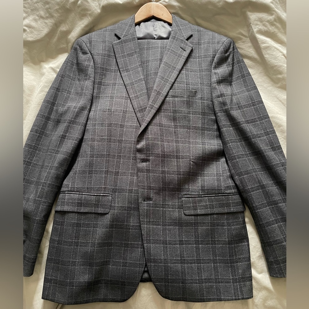 Calvin Klein Suit 42R